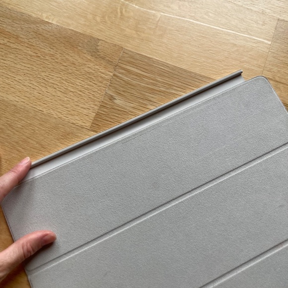 iPad Pro Vegan Suede Smart Folio Cover by Apple White EUC - Picture 6 of 11